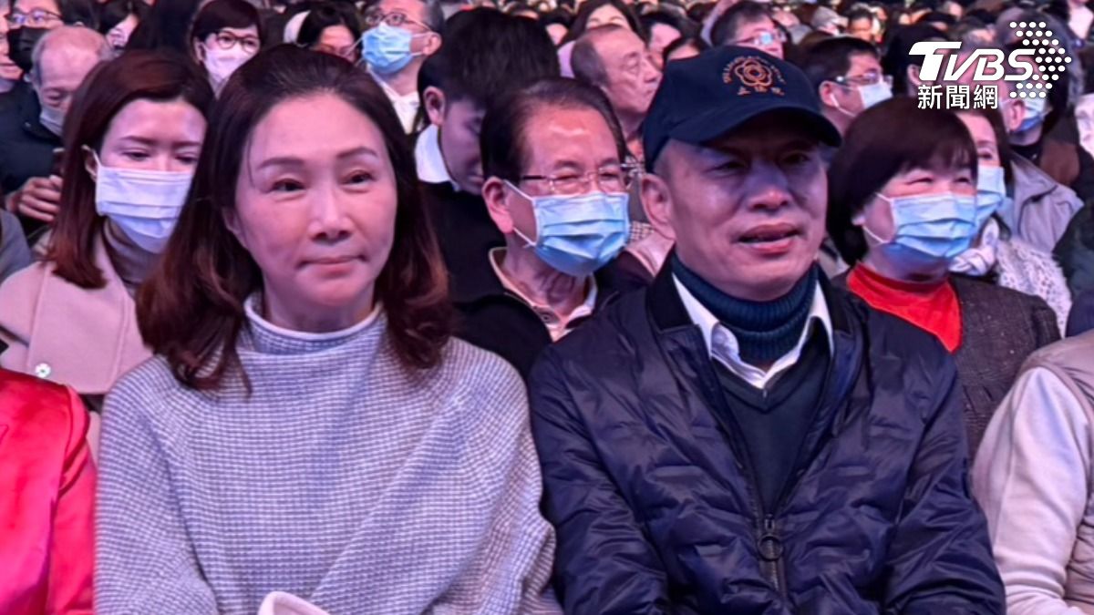 韓國瑜情人節放閃了！揪愛妻小巨蛋　約會畫面曝　掀民眾搶拍