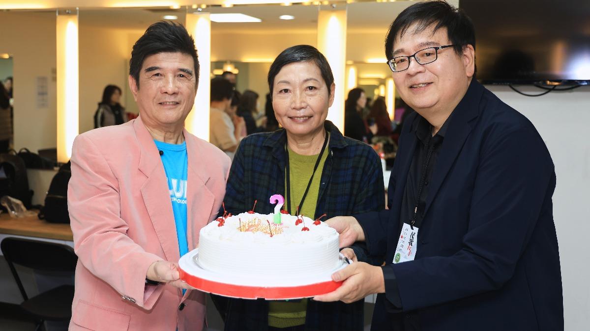 玉女歌手抗癌重生！首露面哽咽謝恩人　慶65歲喊：領到敬老卡