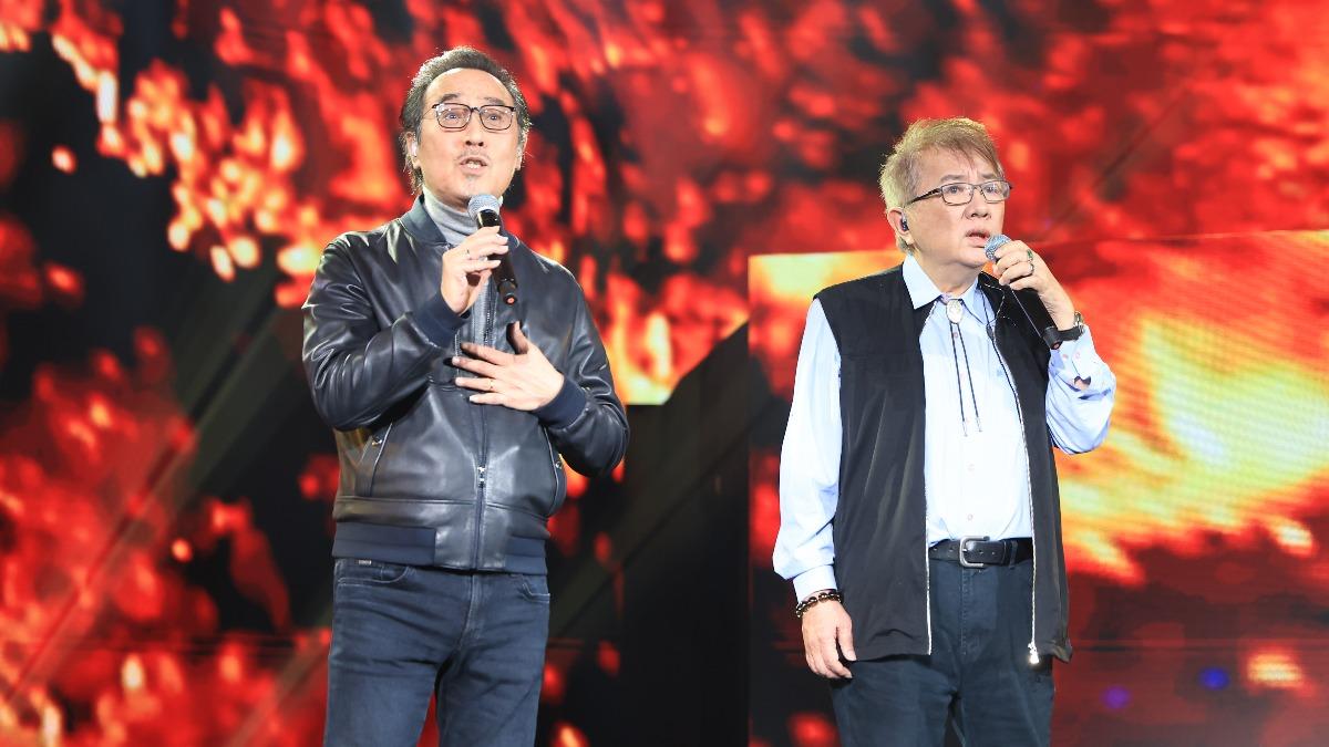 趙樹海(左)和王夢麟合體高歌。(圖/中華音樂人交流協會提供)