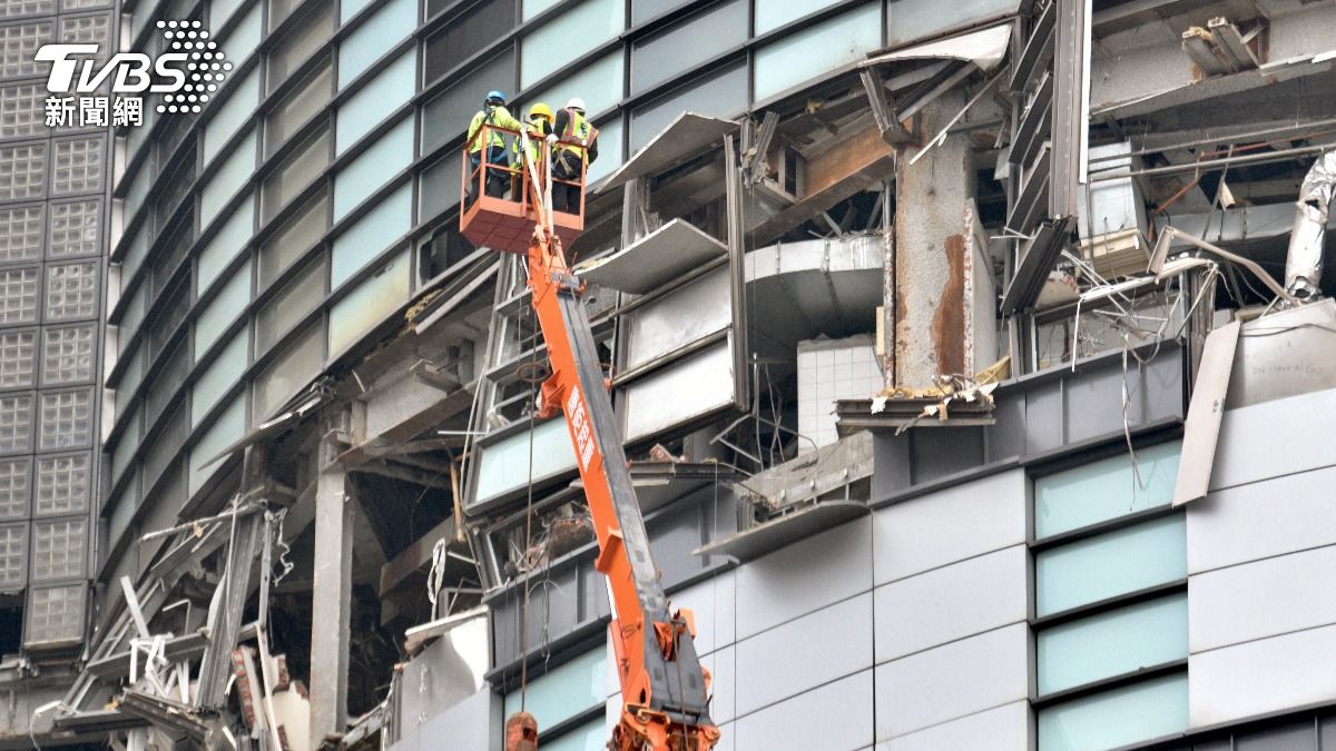 女直播主衝新光三越氣爆現場!連2天直播帶貨疑「發災難財」