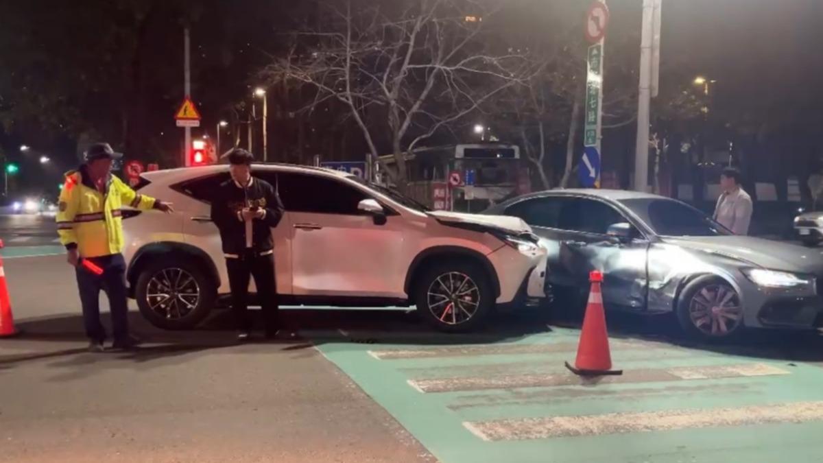 車流動線不佳?台中新光氣爆交管 轎車迴轉遭撞「車身慘凹」