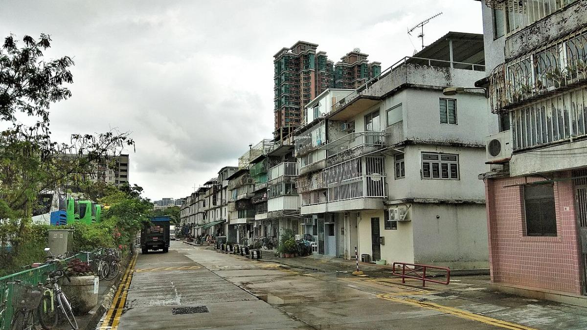 土地官司爆殺機?香港祖孫三代「同天慘死」…父子倒血泊、孫墜樓