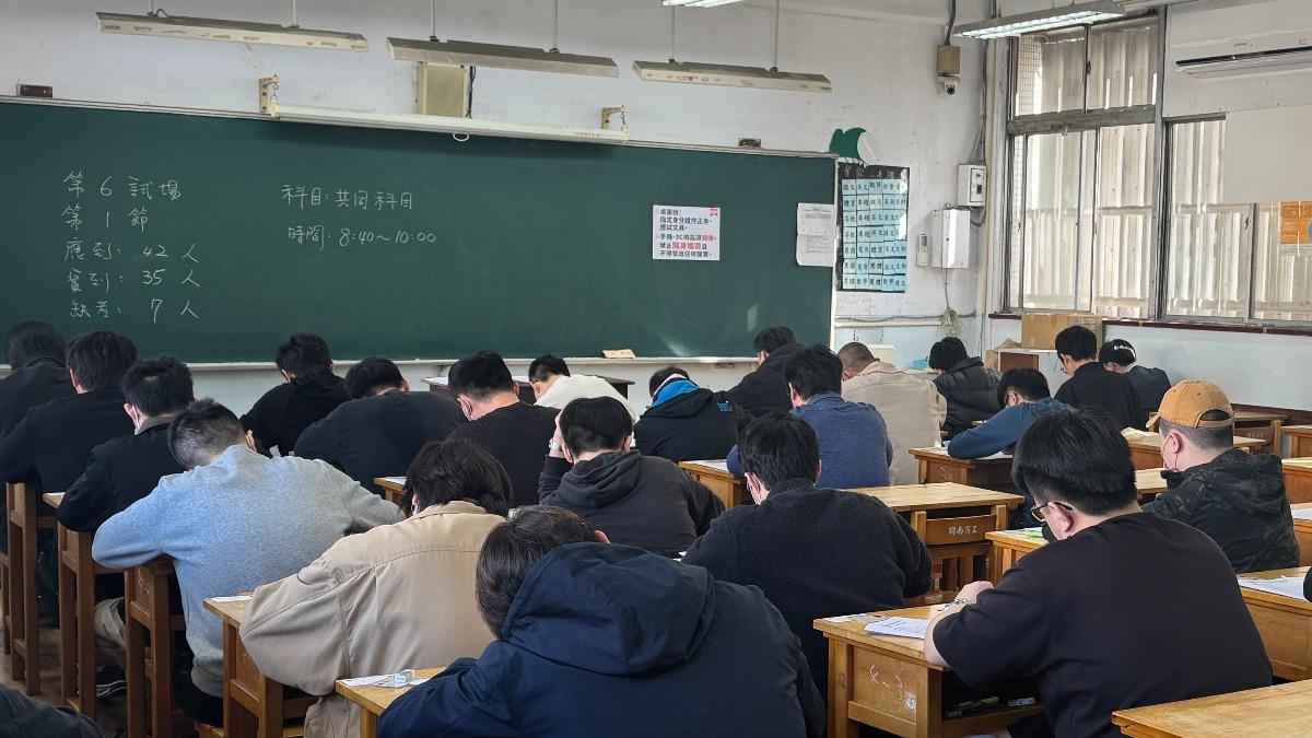 台鐵招考百名司機員!筆試錄取率24% 薪水4.1萬起跳
