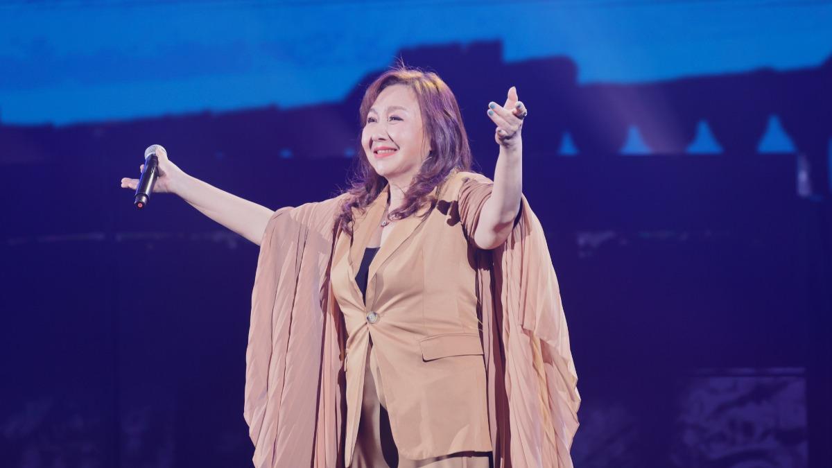 鄭怡飆唱招牌曲〈月琴〉。(圖/中華音樂人交流協會提供)