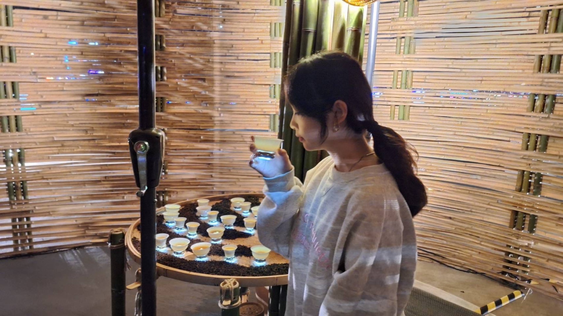 ▲作品「盛.交會.共食的光」提供限量品茗活動,歡迎大家來體驗茶與光的饗宴。(圖片來源:桃園市政府客家事務局)