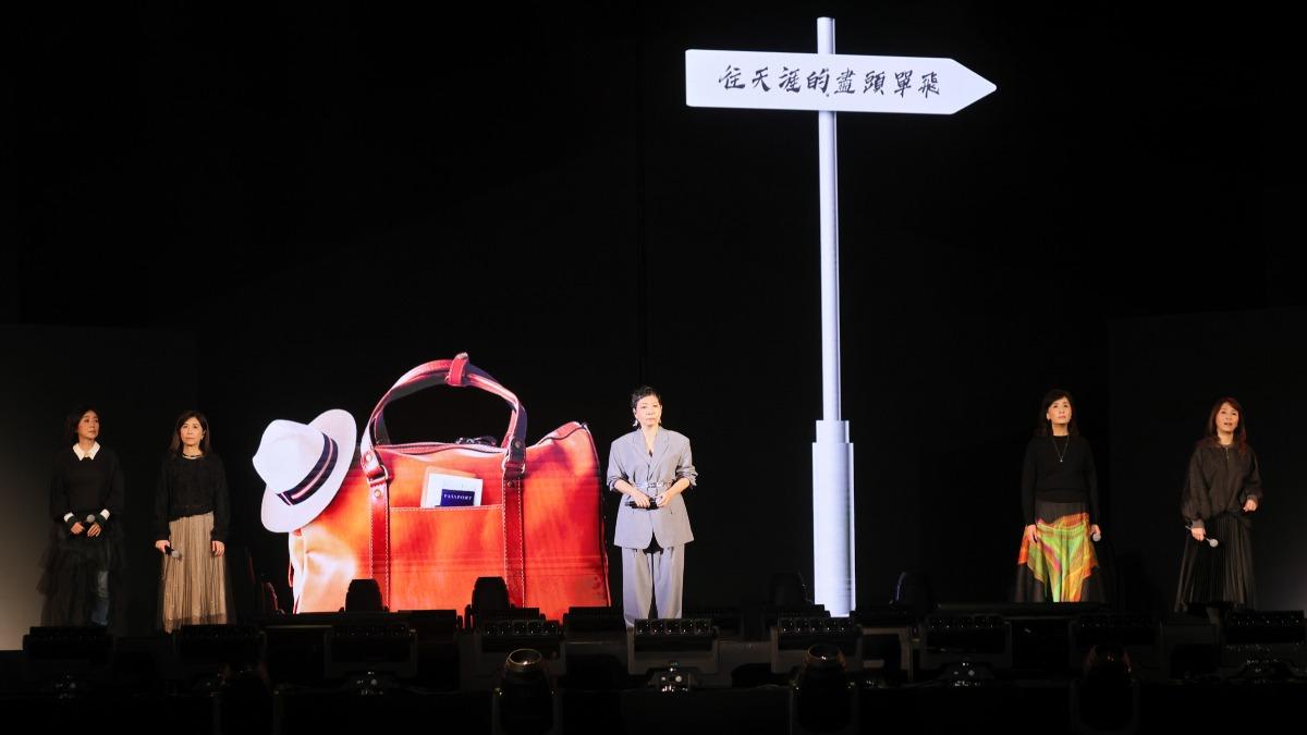 王新蓮和金韻合唱團為鄭華娟獻唱。(圖/中華音樂人交流協會提供)