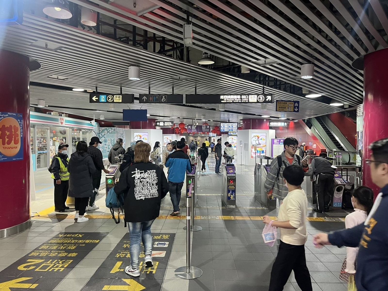 220萬人擠爆台灣燈會　機捷今14時起加班車起跑