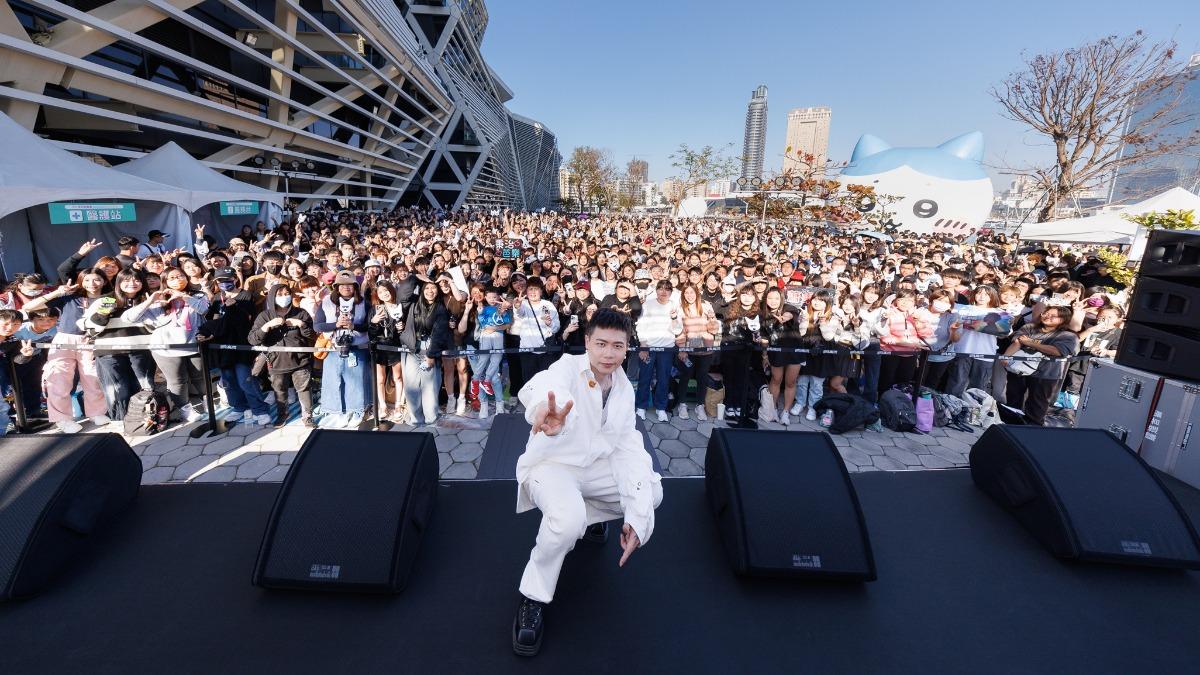 「破億」男星好猛!簽唱會5千人搶看 跟吉伊卡哇尬人氣