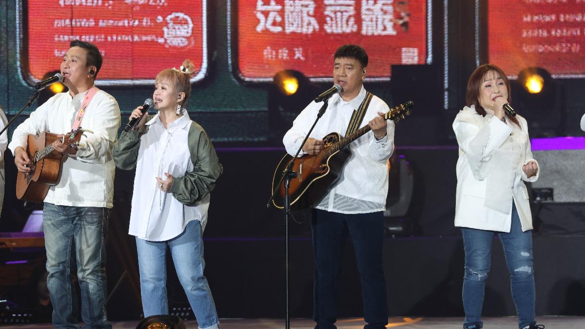 王中平(左起)、金智娟、施孝榮、鄭怡。(圖/寬宏藝術提供)
