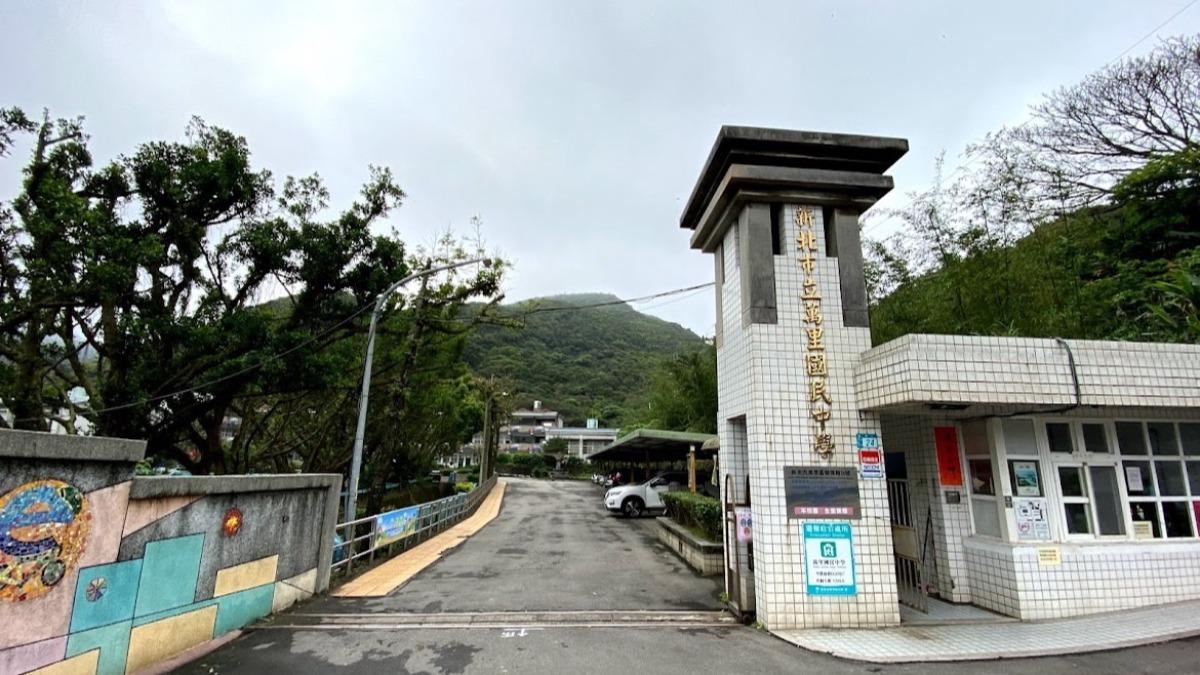 李男未徵選上萬里國中公民科的代課教師。（圖／翻攝自Google Maps）