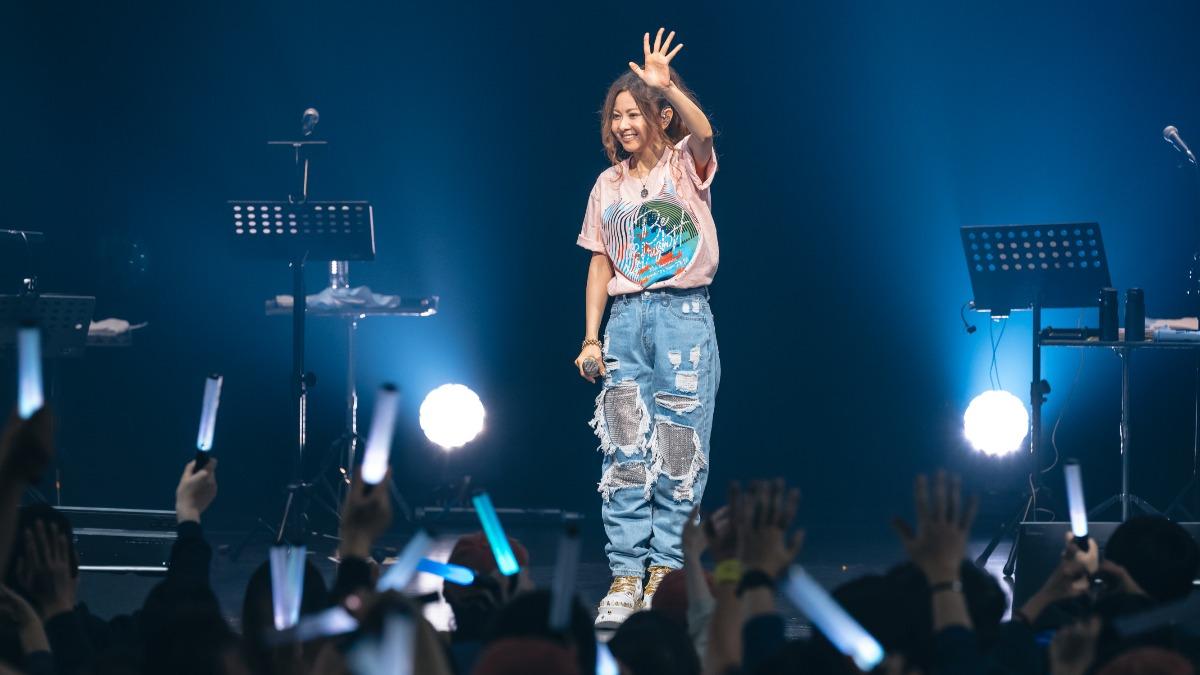 美如仙女下凡!倉木麻衣開唱換8套華服 連飆27首歌誠意滿滿