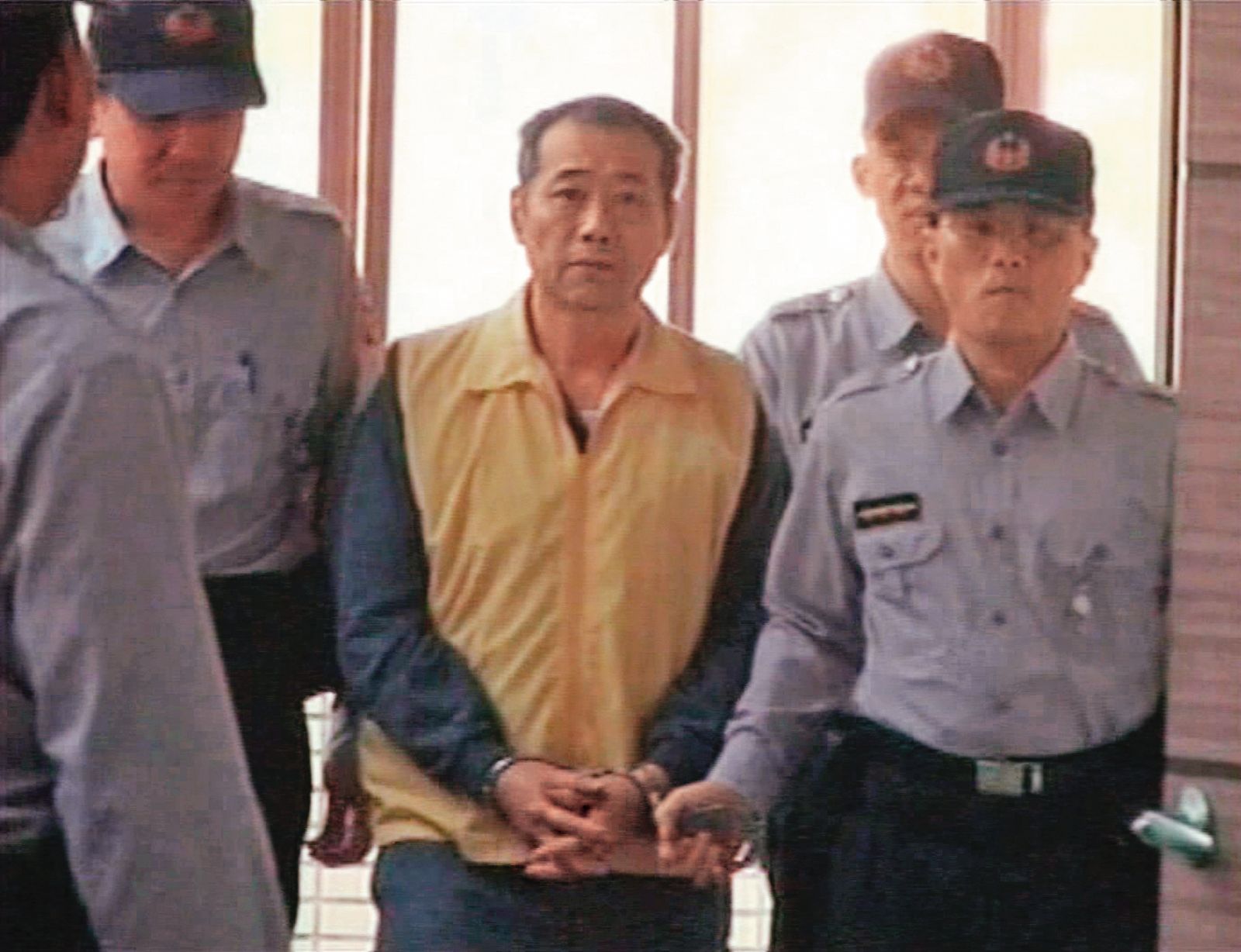 朱男面對警方查問,說溜嘴稱林妻是農藥中毒,露餡被逮。(圖/東森新聞提供)