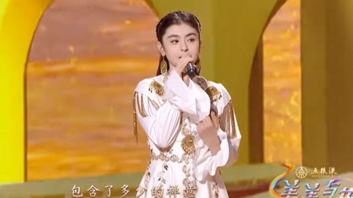 詩琳曾和王霏霏合作演唱《月牙灣》。(圖/影片截圖)