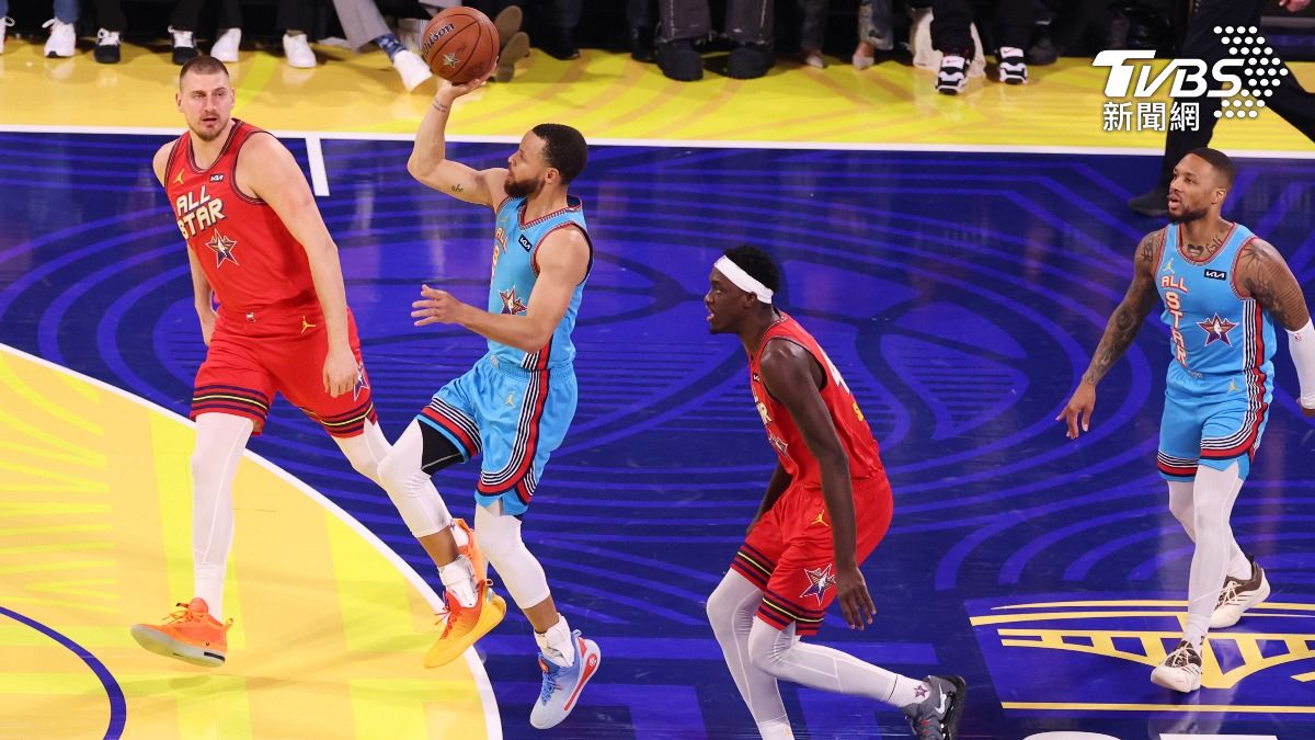 柯瑞成為NBA史上第15位至少奪得2座明星賽MVP的球員。（圖／達志影像美聯社）