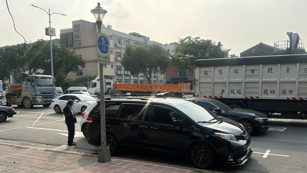 快訊/跑私人行程出車禍「遭右轉車輛追撞」 王世堅報平安:我沒事