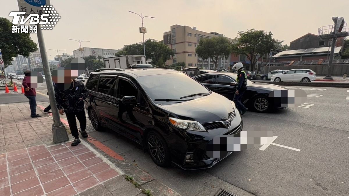 王世堅在台北市重慶北路出車禍。(圖/TVBS)