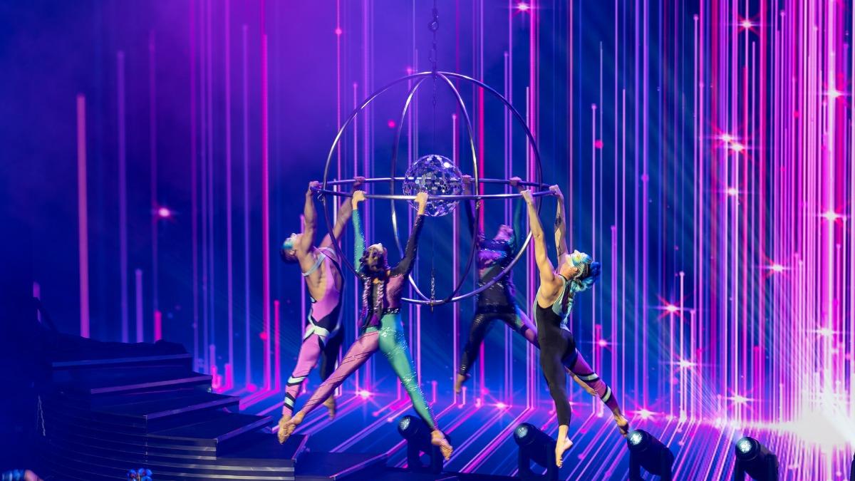「美國高空大馬戲團」宣布登小巨蛋 他騎上970公分單車破紀錄