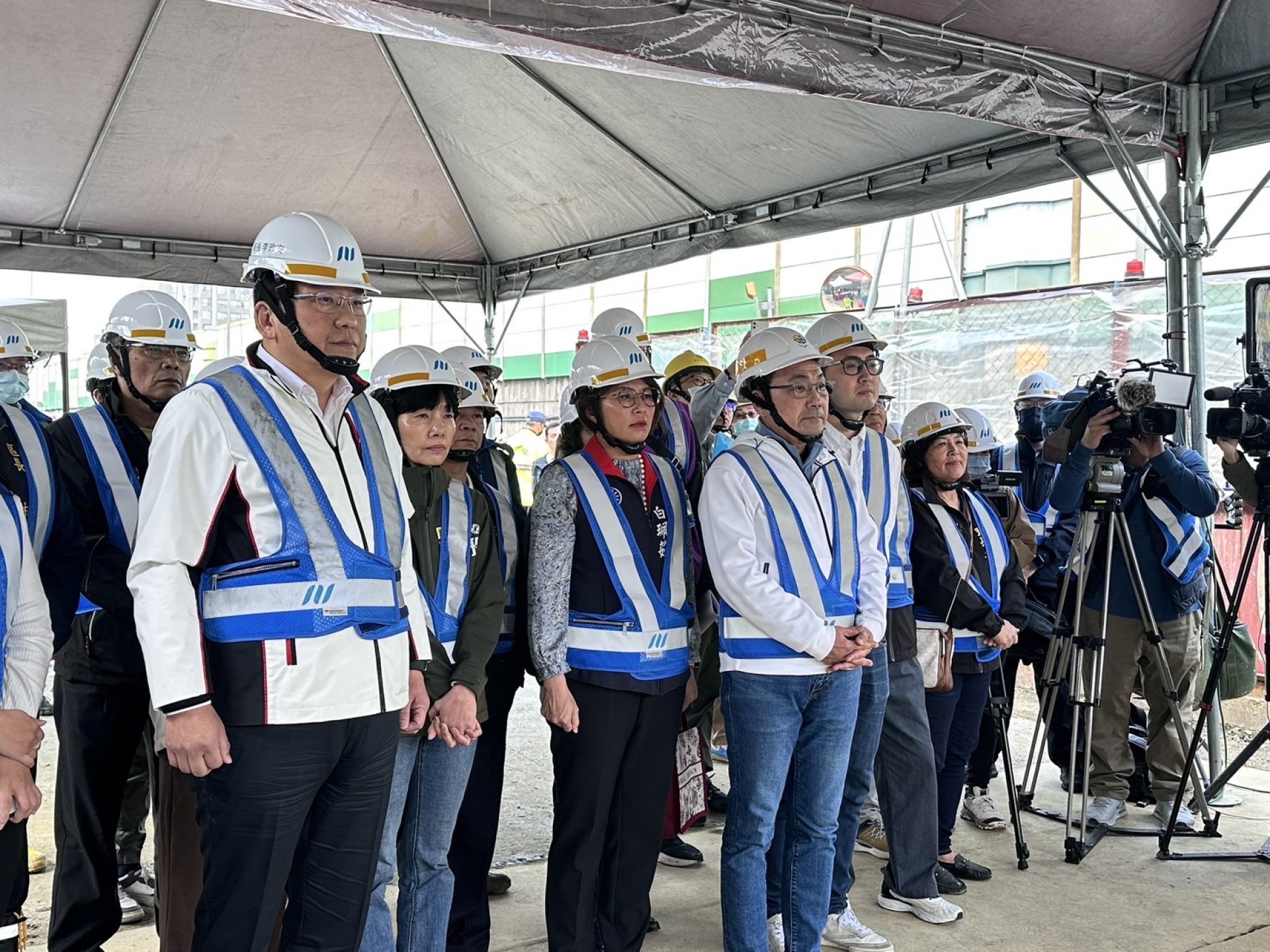 ▲侯友宜市長聽取汐東線要徑工程簡報。(圖片來源:新北市政府捷運工程局)
