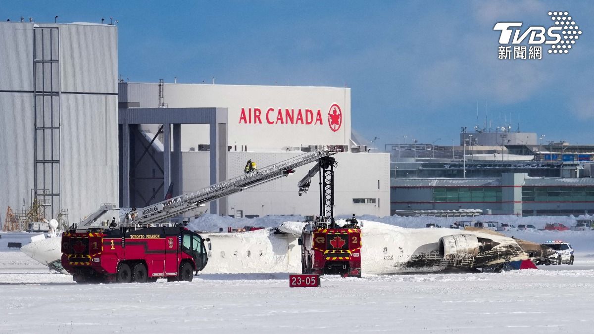 達美航空翻覆!機身180度「上下顛倒」 8人送醫
