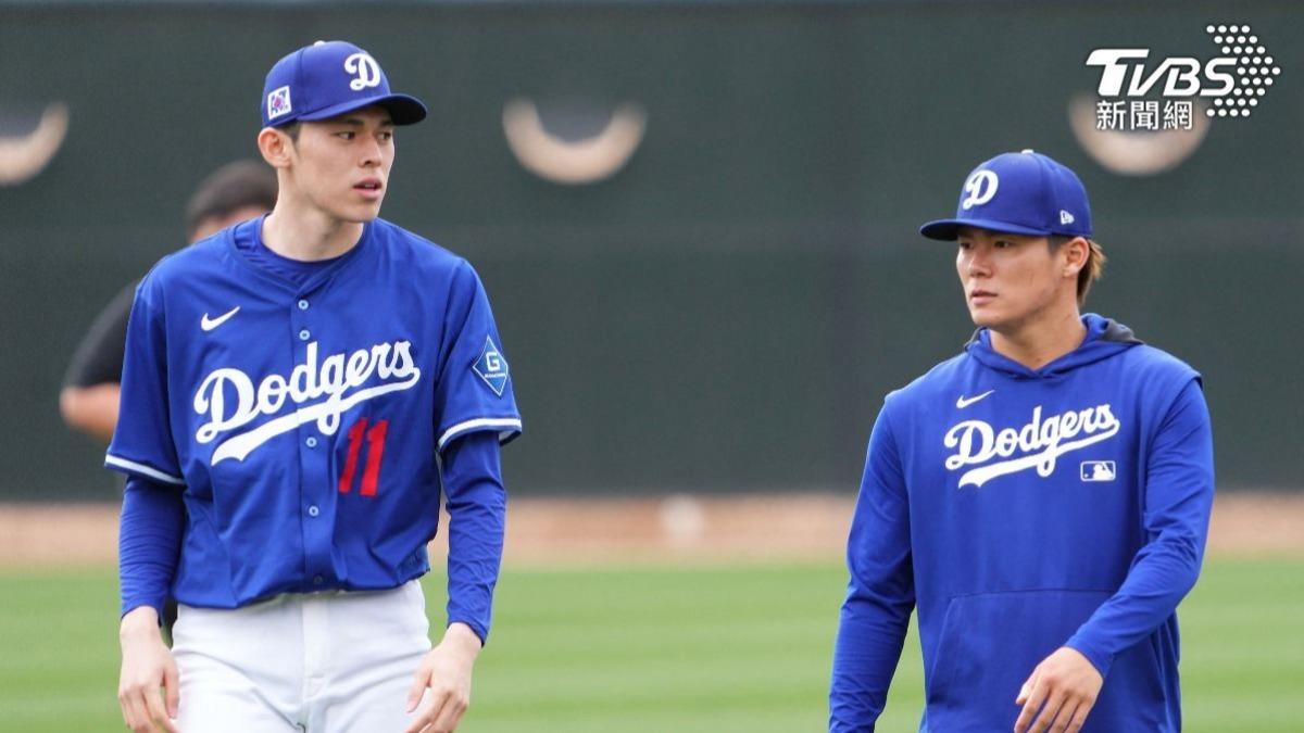 佐佐木朗希(左)和山本由伸(右)將在MLB海外系列賽先發。(圖/達志影像路透社)