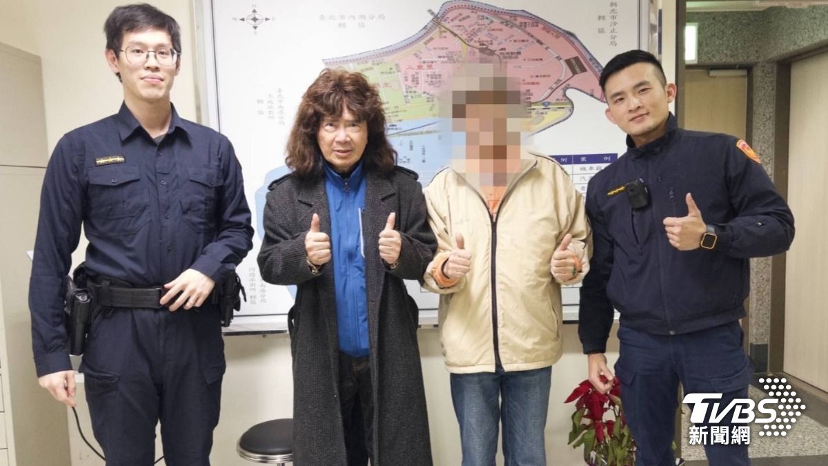 「舞棍阿伯」急衝派出所!搭車趕場錢包掉了 警1小時找回