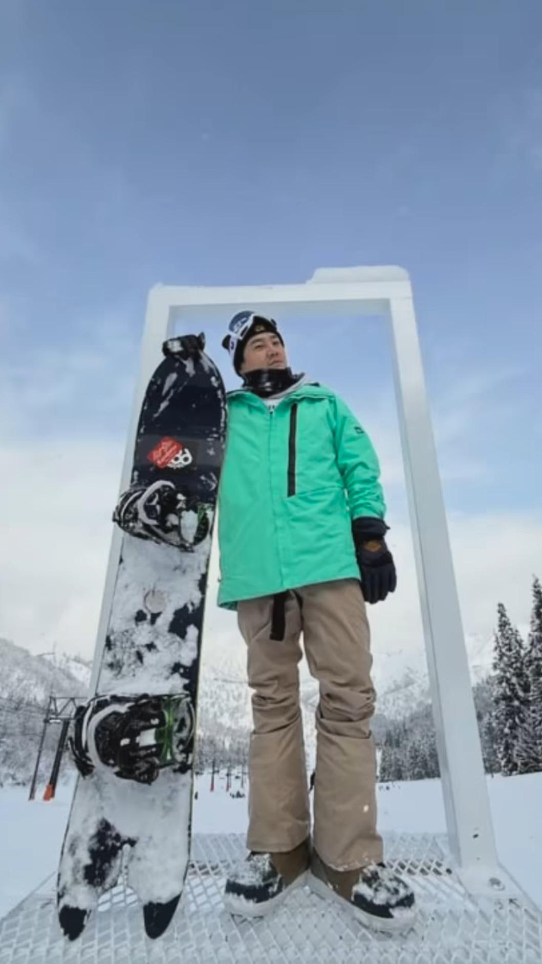 綠茶不久前曾出國旅遊滑雪。(圖/翻攝自綠茶臉書)