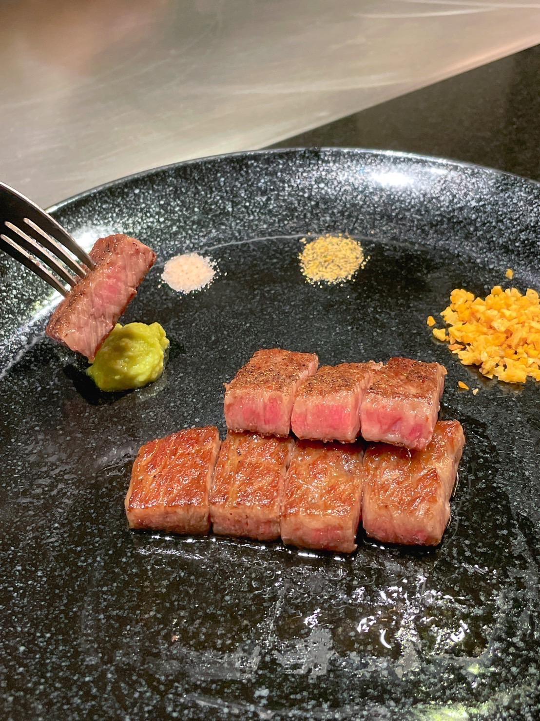 潼精緻鐵板料理故宮店推出中華隊應援限定優惠。(圖/業者提供)