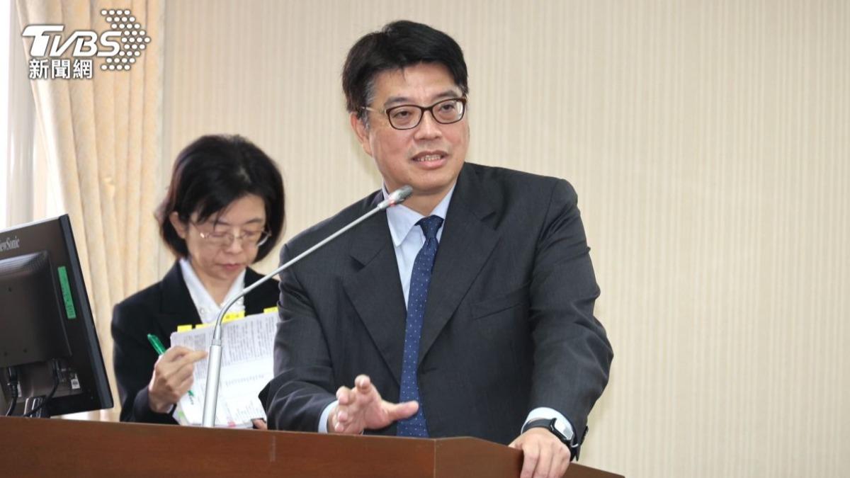 港人來台門檻提高 邱垂正:定居增加「國安觀察期」
