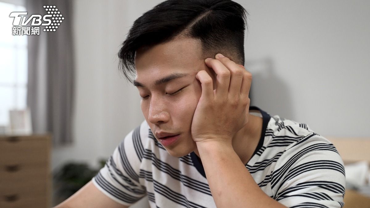 25歲男上班頻睡死「同事叫不醒」 醫示警:睡眠充足也會累