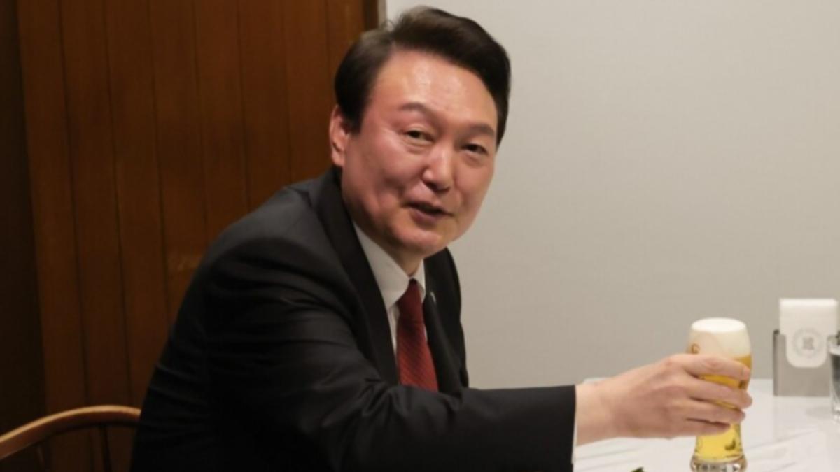 尹錫悅現身彈劾案辯論卻突離席　爆戒嚴時「身上飄酒味」