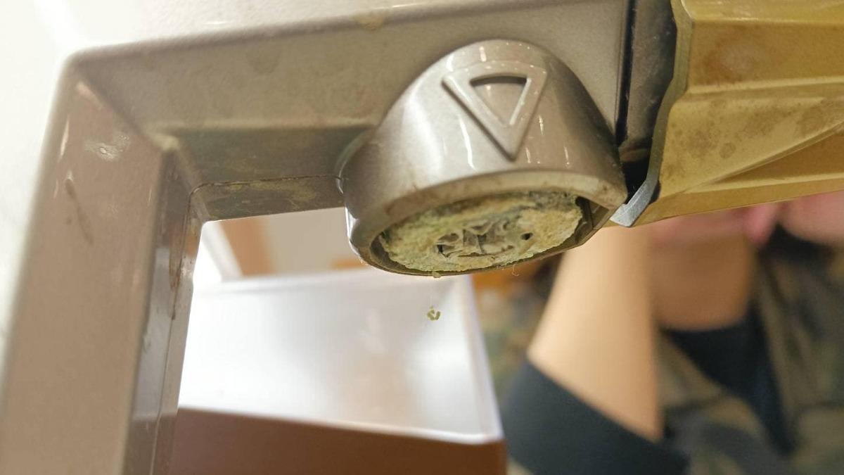 北部壽司店熱水口卡毛屑！「米黃水垢」全塞住　網驚：難怪拉肚子