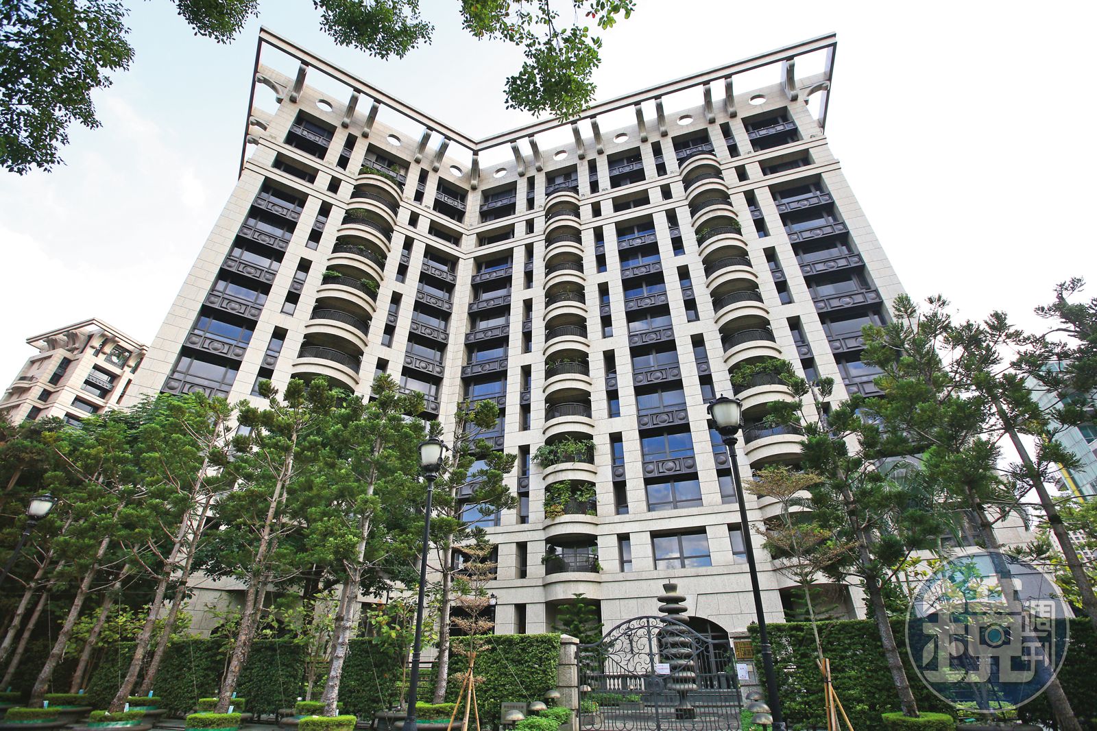 當初為了嫁具俊曄,傳出大S把豪宅「國家藝術館」過戶到S媽的名下;因為S媽怕女兒為愛賣房奔赴韓國定居,母女為此甚至以死相逼。(圖/鏡週刊)