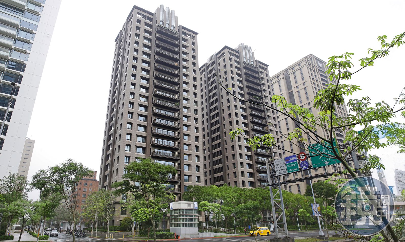 有傳當初為了汪小菲「做生意」,大S抵押「台北信義」借他錢,但如今被爆仍有2.5億元未清償。(圖/鏡週刊)