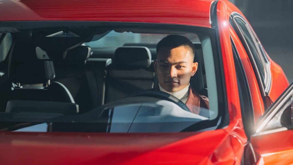 徐若熙表示感受到Mazda令人驚豔的精準操控和敏捷動態反饋。（圖／Mazda提供）