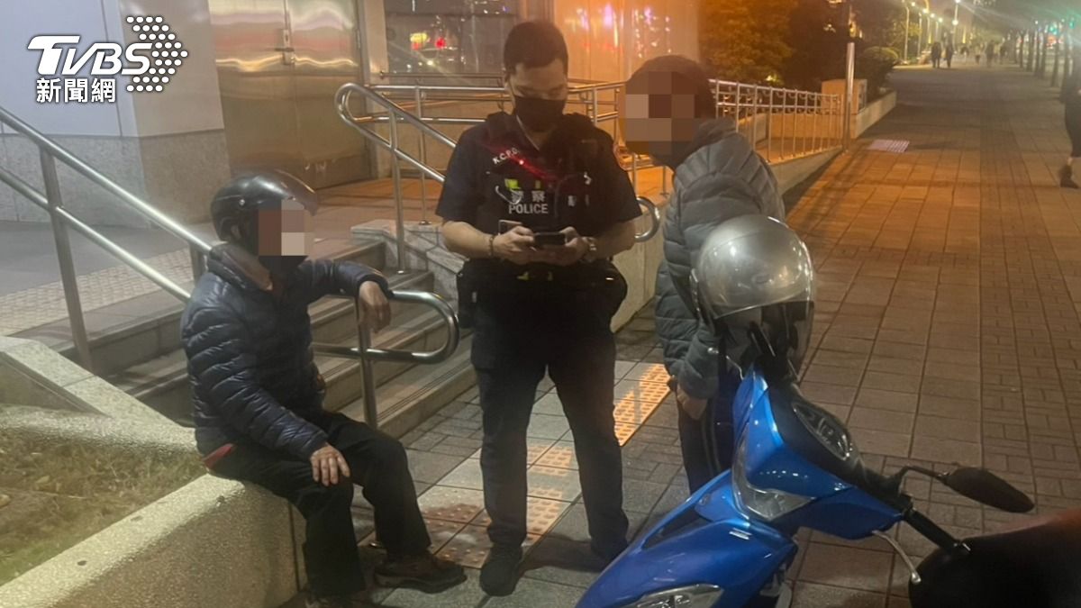 高雄阿公騎車迷路4小時體力不支 警找「關鍵紙條」順利回家