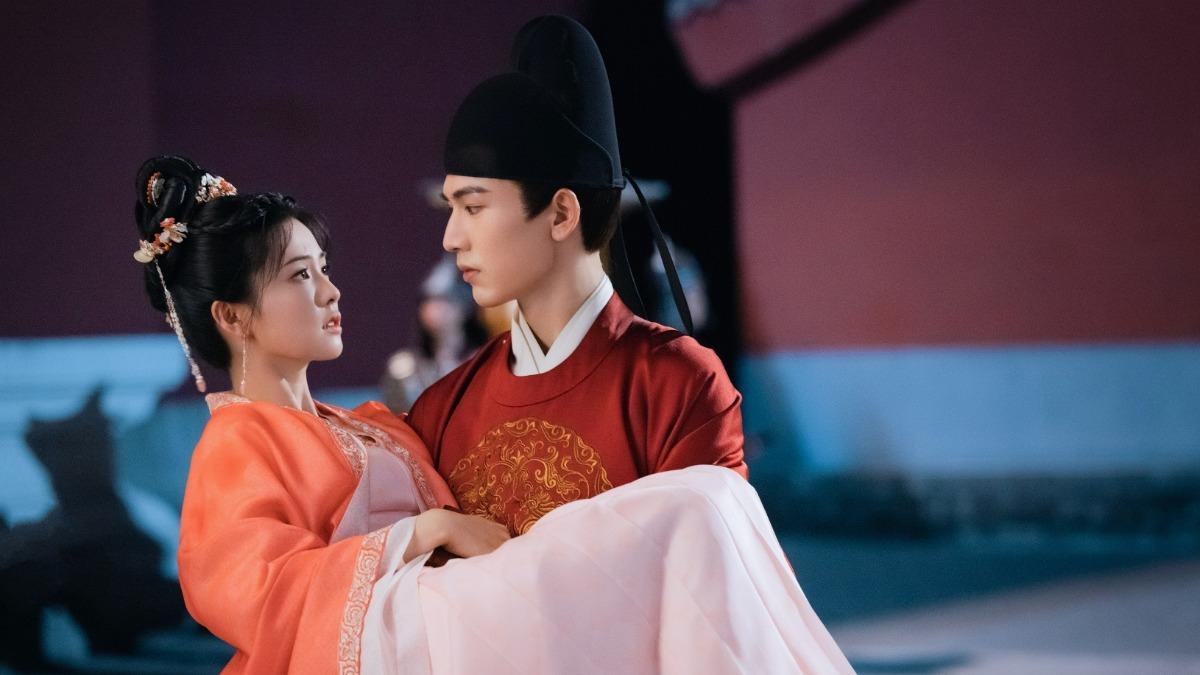 白鹿(左)、張凌赫主演《寧安如夢》。(圖/中視提供)
