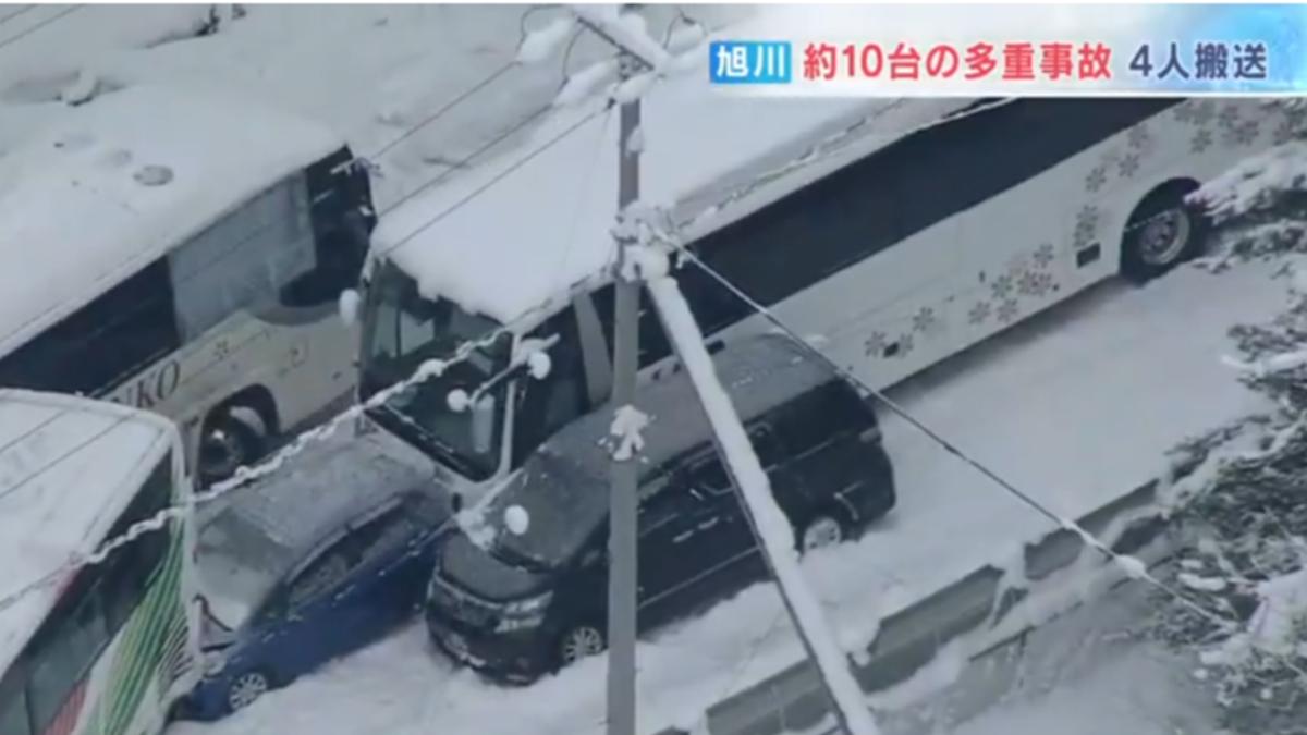 北海道遊覽車雪地連環撞4傷　台灣攝影師拍下「驚悚撞擊畫面」