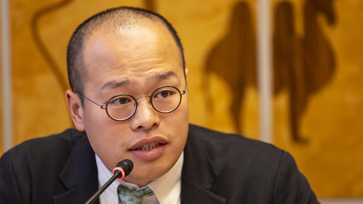 黎智英兒子黎崇恩呼籲國際介入黎智英事件。(圖/AP)