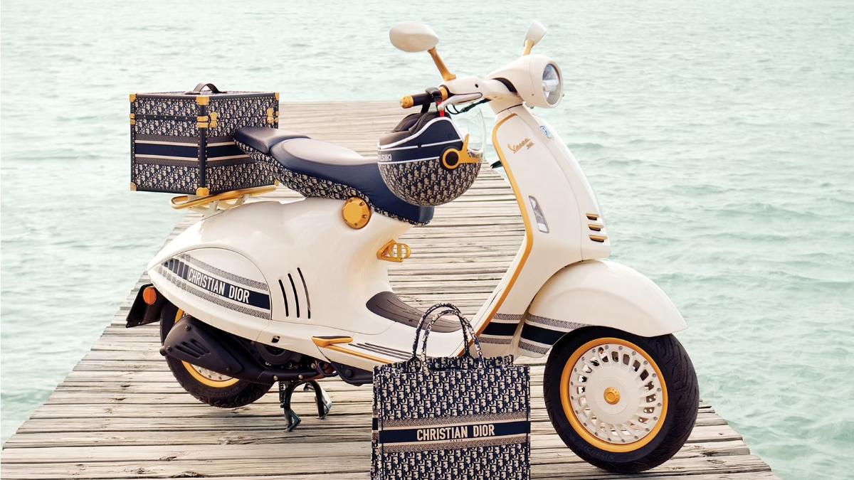Vespa 946 Christian Dior摩托車於2021年上市。(圖/翻攝自Vespa官網)