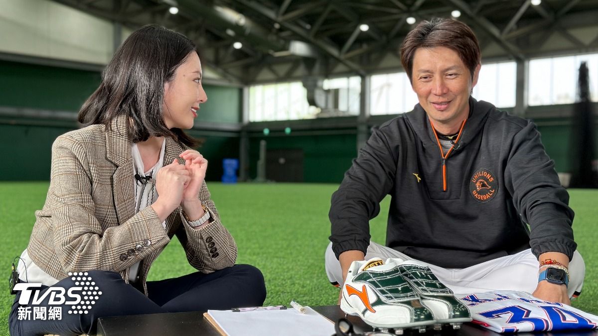 中華隊首席兼捕手教練高志綱像《TVBS新聞網》分享轉任教練心路歷程。（圖／區國強攝）