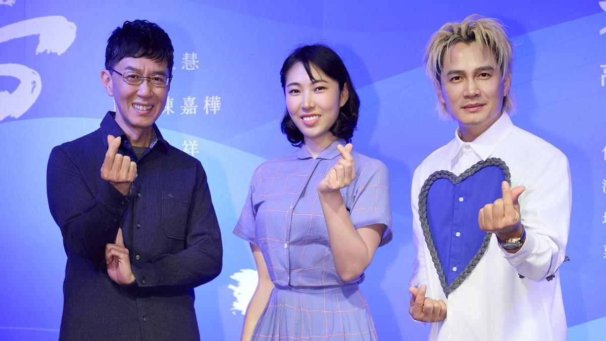 羅文裕(右)大力促成「歸心」演唱會,力邀王若琳以及林生祥演出。(圖/客家委員會提供)