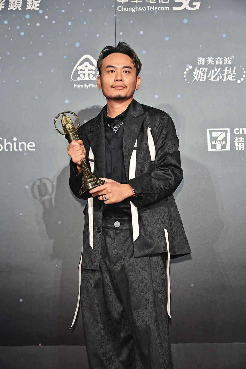 不只在音樂領域受肯定,楊大正也憑演技拿下金鐘獎,獲得戲劇節目男配角獎。(圖/三立電視提供)