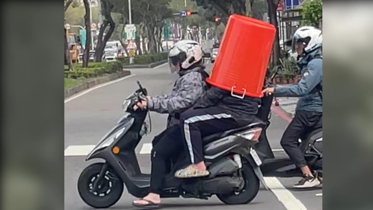 高雄將停水!他水桶倒蓋騎車身體「剩半截」 網傻眼:哪裡買?