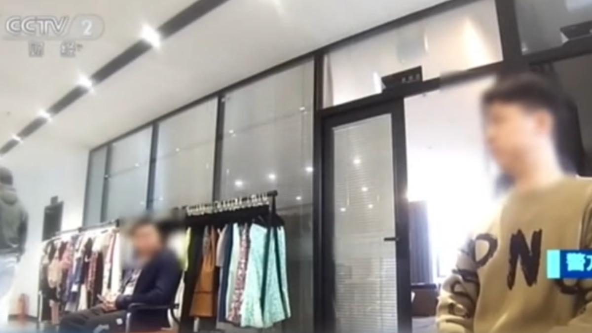 秀報關證明 電商平台也被騙(圖/CCTV2)
