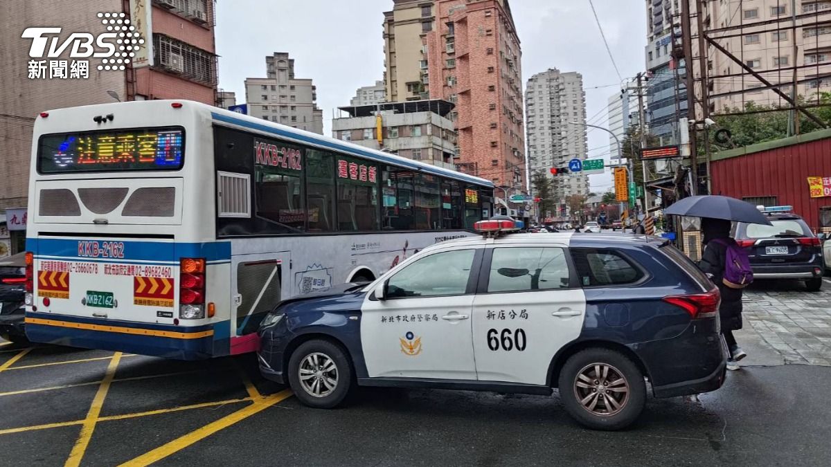 你累了嗎?新店警車執勤「撞公車」 24歲警誤踩油門釀禍