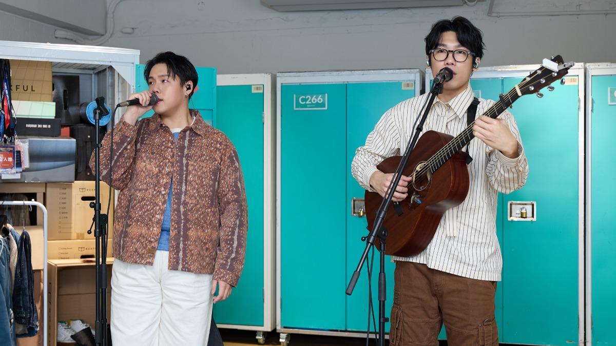 翔煜(右)相當熱愛音樂,和小正組團至今10年。(圖/抓馬文化提供)