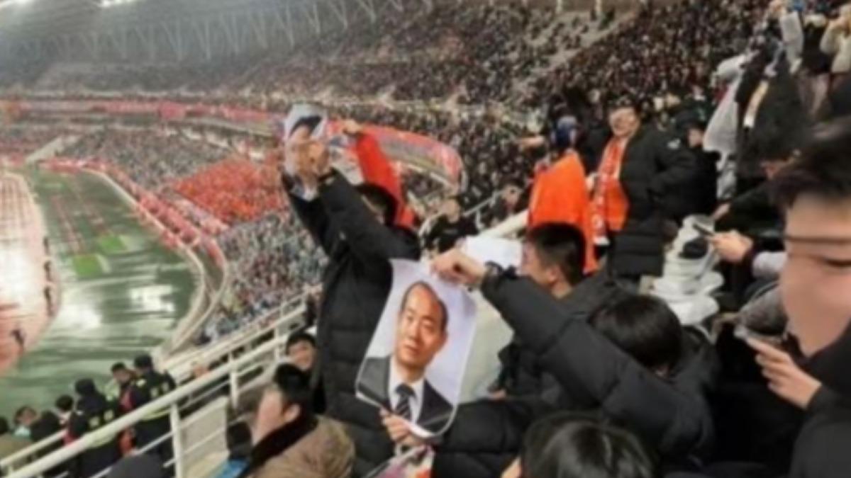 舉全斗煥照片嗆光州球隊!韓球迷揚言用天安門報復 陸球隊疑嚇到退賽
