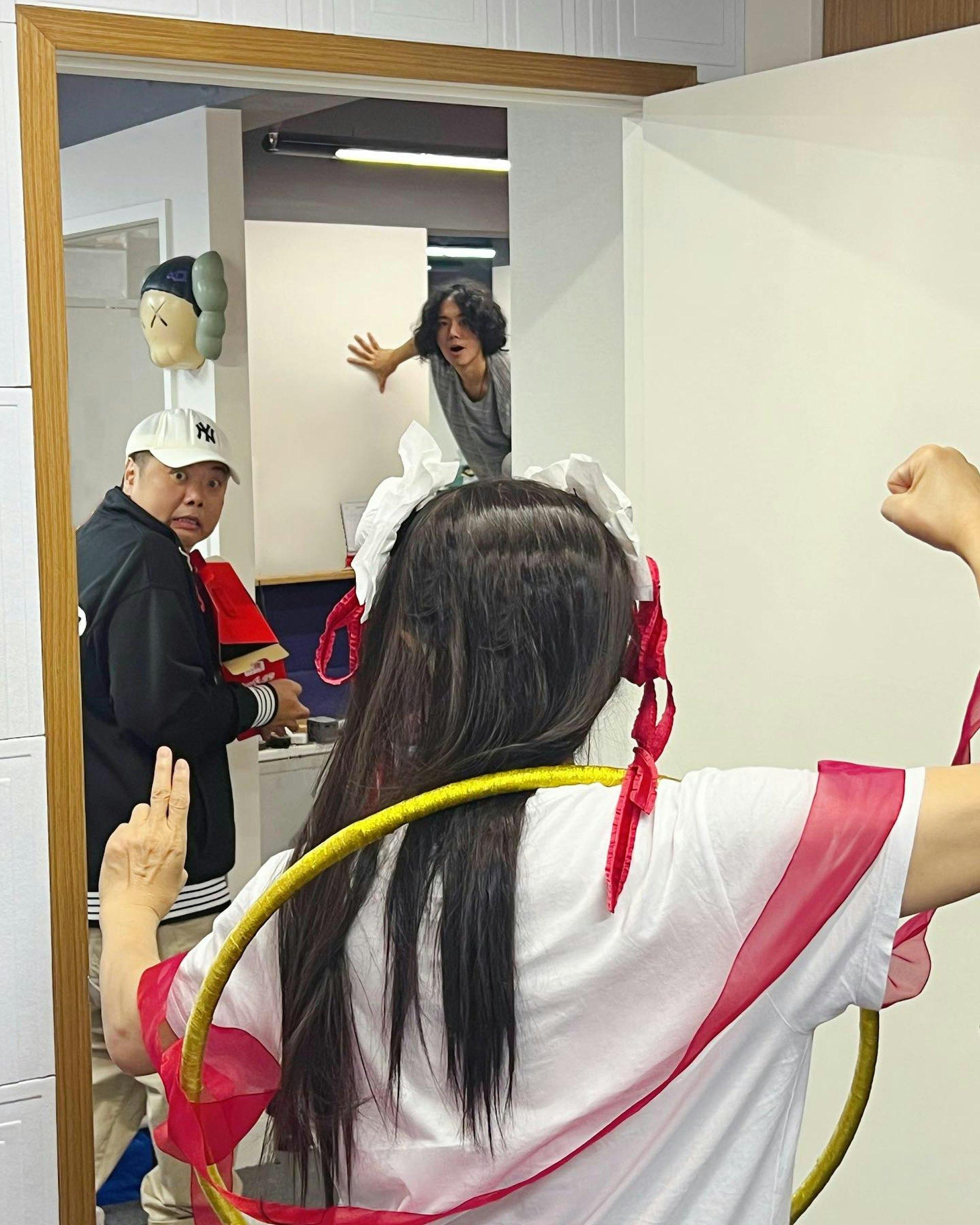 周星馳以哪吒經典造型發文,並打了10次「我要看哪吒2」。(圖/翻攝自周星馳IG)