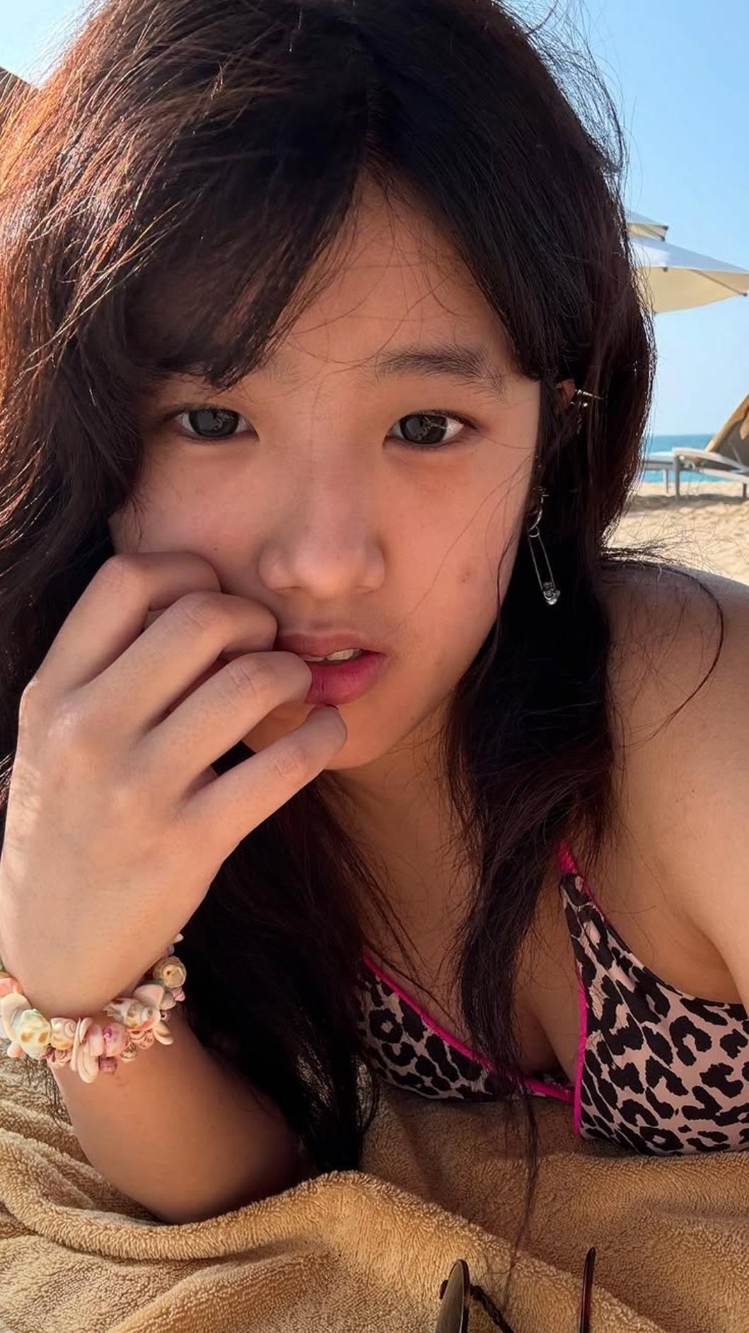 19歲的梧桐妹正在度假。（圖／翻攝自梧桐妹IG）