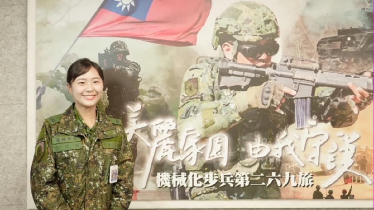 吳偲語化學兵科出身,其專業的化學知識,更擔任過測考中心的化學裁判官,是少數從士官轉為軍官的女性。(圖/翻攝自吳偲語IG)